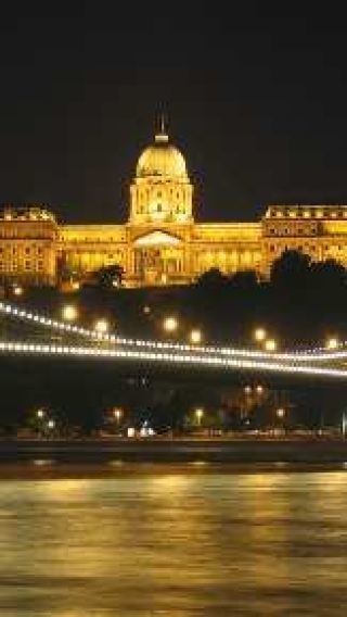 Budapest: Night Walking Tour with Danube River Cruise