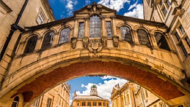 Panduan secara langsung dalam bahasa Cina di Universiti Oxford, UK (pilihan 2 jam berkumpulan/lawatan peribadi + dipimpin oleh pensyarah berpengalaman)