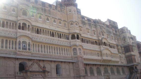 造訪比卡內爾的居納加爾堡與老鼠廟,含傑伊瑟爾梅爾接送服務。