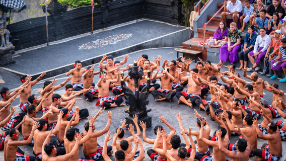 Bali: Sonnenuntergang, Uluwatu-Tempel und Kecak-Feuertanz in einer Privatgruppe