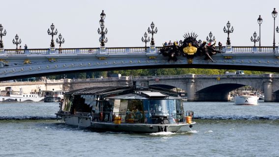 Bateaux Parisiens 1-hour sightseeing cruise ticket on the Seine (flexible date) + electronic guide