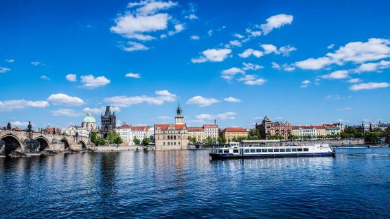 Prague: Buffet Lunch Cruise with Live Music + Audio Guide App