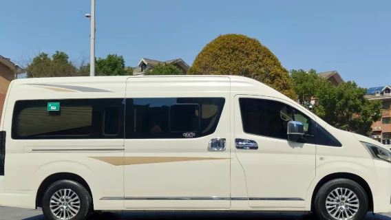 Traslado al aeropuerto de Komodo (ida o vuelta) en vehículo de 7 plazas (en inglés)