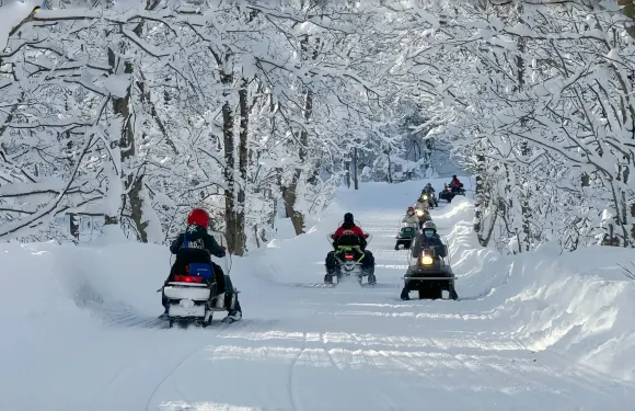 北海道洞爺湖雪地電單車+登別地獄谷+湖畔農場一日遊