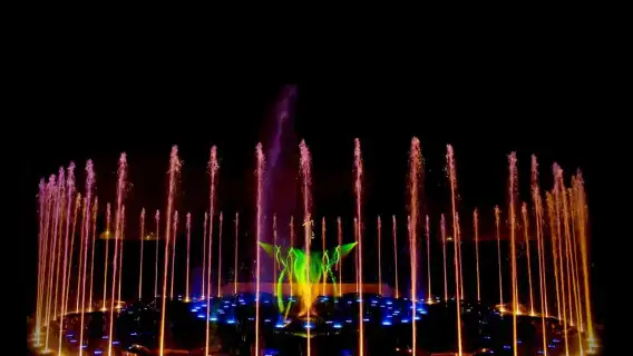 アクシャルダム博覧会、光と水のショーツアー。