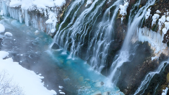 Tagesausflug zum Asahiyama Zoo, Blauen Teich Biei und Shirahige Waterfall in Hokkaido, Japan