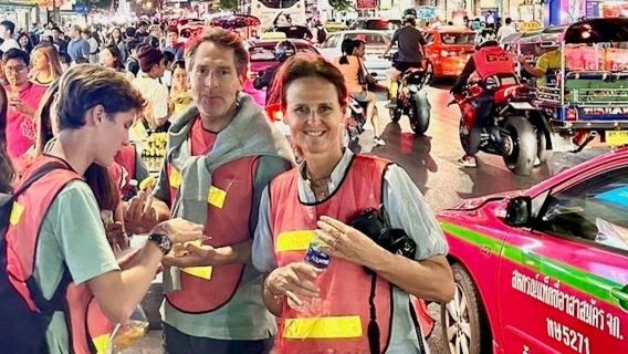 Bangkok: Guided Night Bike Tour