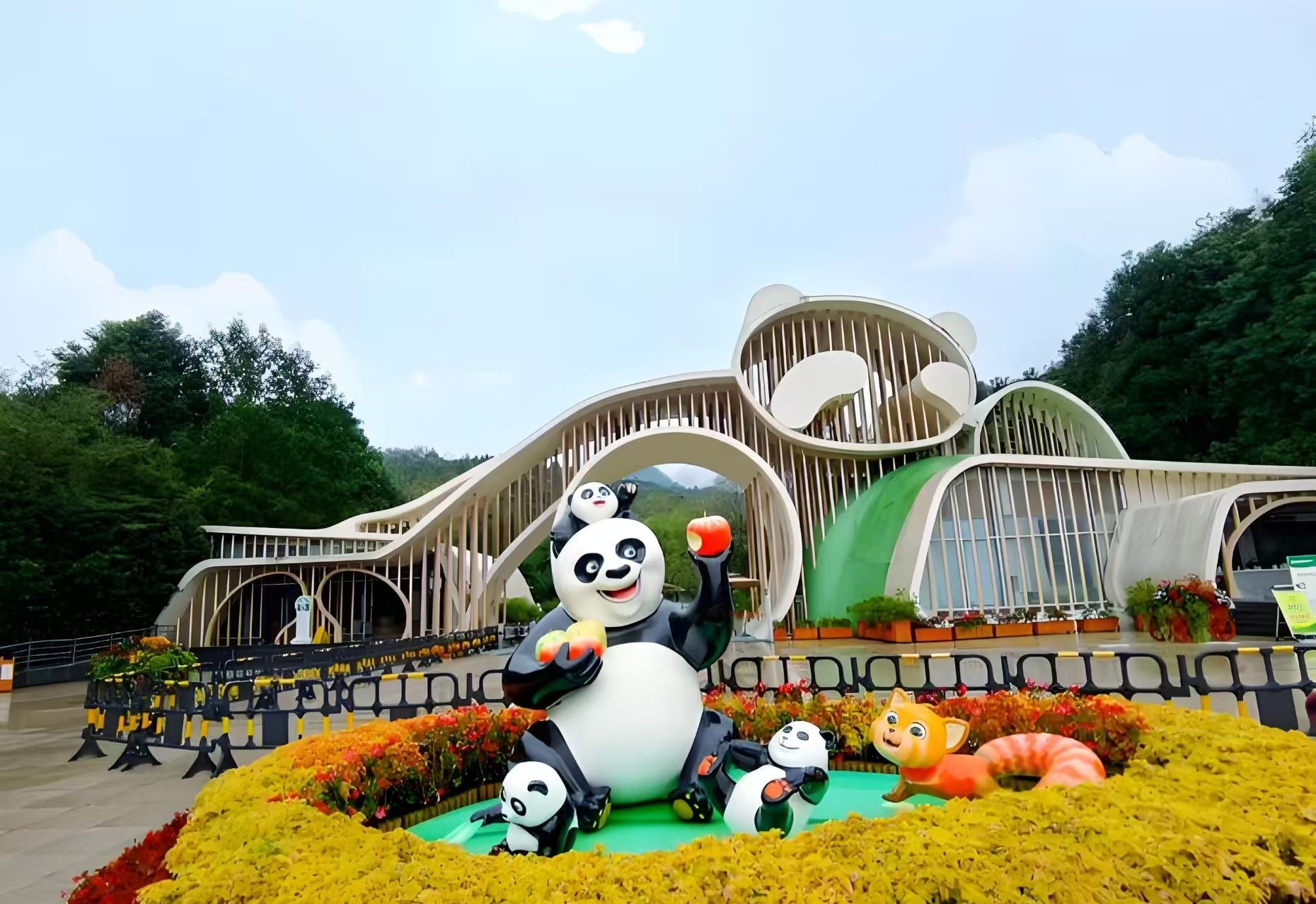 Tagesausflug mit Privattransfer zur Panda-Aufzuchtstation in Chengdu und zur Sanxingdui-Stätte in Sichuan