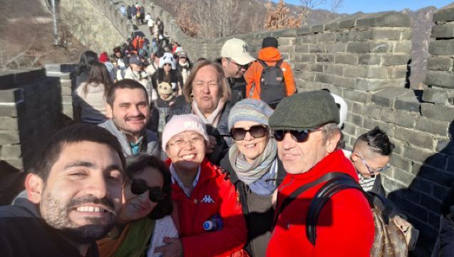 Badaling English Tour: 1-Day Tour to Badaling Great Wall with English Guide, Admission Ticket, and Round-Trip Bus