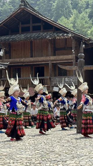 ทัวร์ 1 วัน ที่หมู่บ้านชาวมiao หลางเต๋อ และเมืองโบราณเซี่ยซือ ในเฉียนตงหนาน กุ้ยโจว พร้อมบริการภาษาอังกฤษและจีน