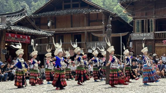 Tagesausflug zum Langde Miao Dorf und Xiashi Altstadt in Qiandongnan, Guizhou mit chinesischem und englischem Service
