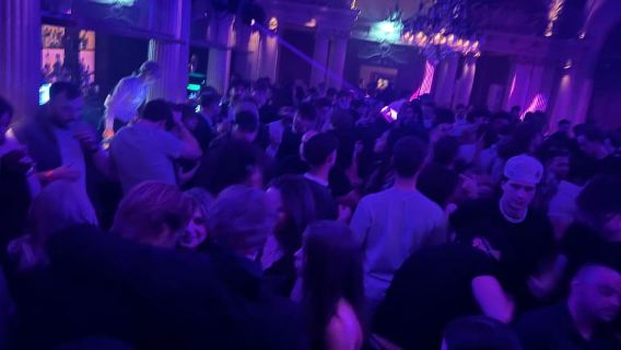Wycieczka po życiu nocnym: wejście VIP do 2–3 klubów i gry barowe