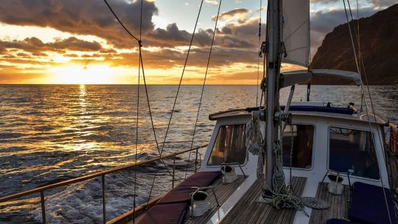 Funchal: Sunset Sailing Tour
