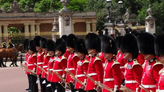 London: The Changing of the Guard Tour and Buckingham Palace