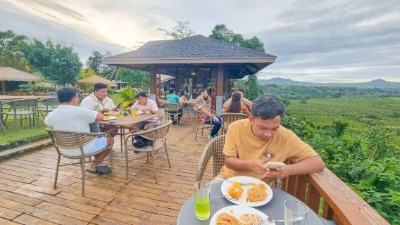 ボホールのアバタン川ビュッフェ夕食