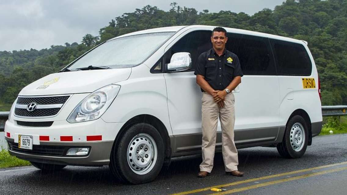 Private Transfer From La Fortuna To Manuel Antonio From 7 to 10 passengers