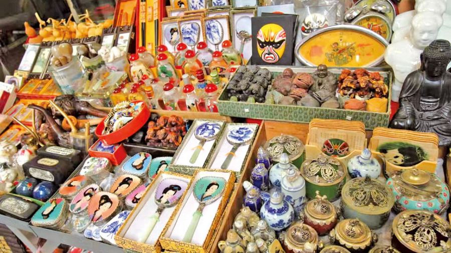 香港尊享日遊：山頂纜車快線登車+舊城中環漫步+維港夜遊