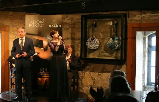 卡萊姆岩洞：含法朵音樂表演及葡萄酒的導賞團