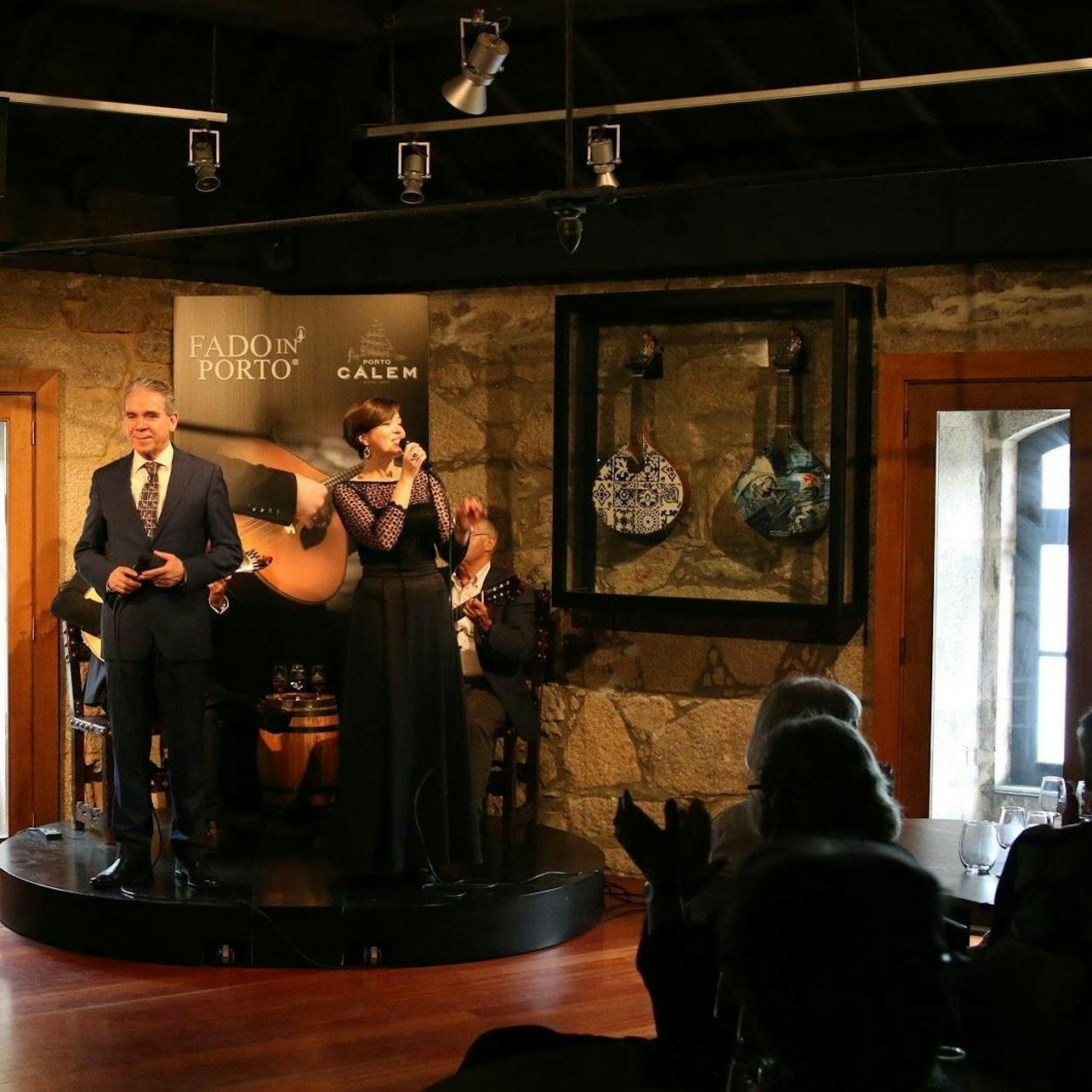 ถ้ำกาเล็ม: ทัวร์พร้อมไกด์ การแสดงเพลงฟาโด และไวน์