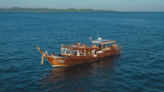 Полудневная экскурсия по Краби на роскошной лодке лонгтейл: остров Кай / пляж Рейли / остров Пода