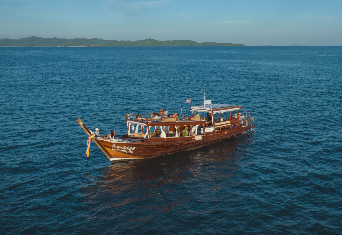 Half Day Trip of Krabi by Luxury Longtail Boat Koh Kai / Railey Beach / Koh Poda