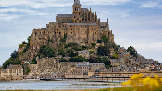 Mont Saint-Michel & Abbey: Full-Day Guided Tour from Bayeux