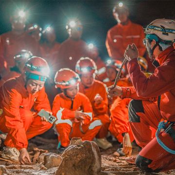 貴州旅遊貴陽出發：安順尋龍洞探洞+望橋觀瀑營地避暑一日遊
