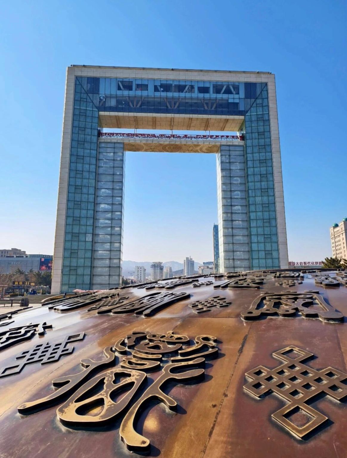 Weihai Huaxia City Scenic Spot + Maotou Mountain + Half Moon Bay 1-day tour with Chinese and English service available