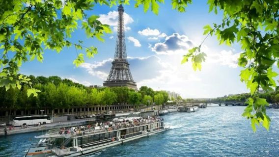 Paris: 1-Hr Seine River Cruise + Crepe Tasting