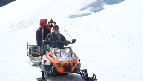 ノルウェー・トロムソ夜間スノーモービルツアー|プロガイド同行【1名から予約可|繁忙期は早めに予約】