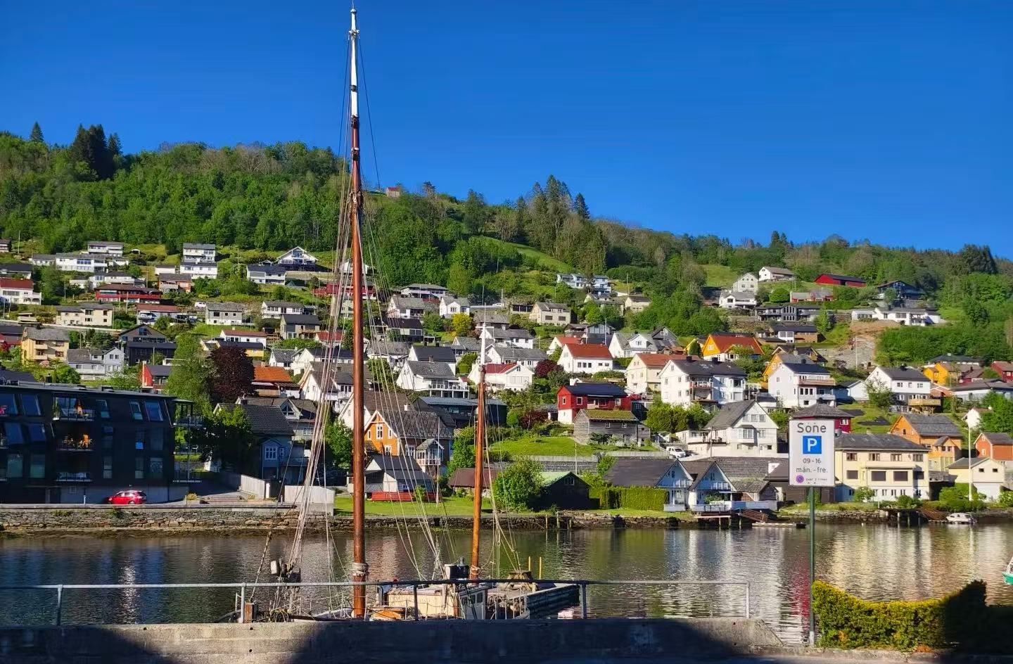 挪威卑爾根—努爾黑姆松小鎮+哈當厄峽灣【中文司機+景點可調】