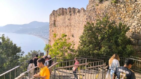 Alanya: funivia di mezza giornata, grotta, terrazze e tramonto al castello