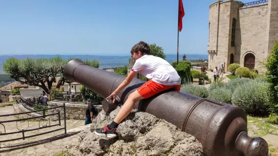 "Excursion d'une journée au lac Bovilla, au château de Kruja et à la ville de Durrës"