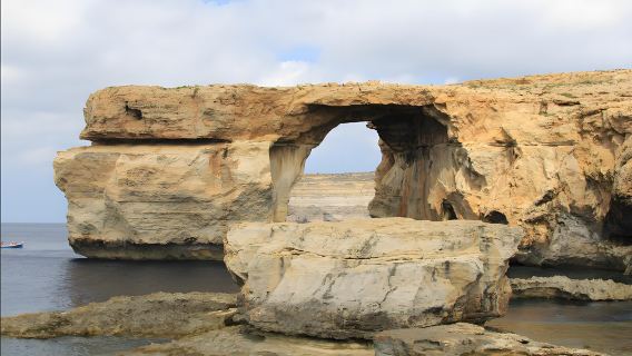 Il-Ħofra l-Kbira|Jeep tour of Gozo + boat tour of Comino|Lunch included * shuttle service * English-speaking tour