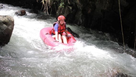 Ubud: Aventura de tubing por el río Pakerisan con almuerzo
