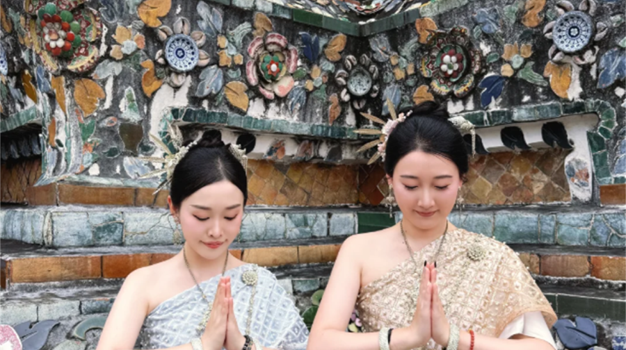 曼谷鄭王廟泰服租賃化妝髮型拍照Thai traditional costume rental