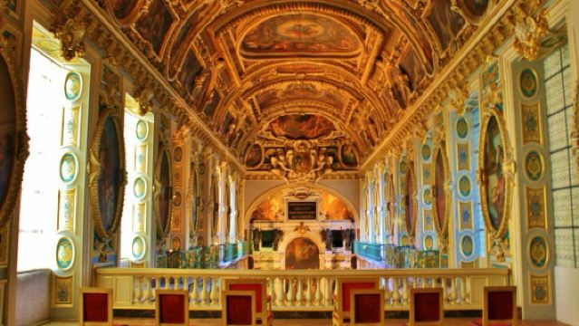 法國巴黎凡爾賽宮+楓丹白露宮+巴爾比宗中文包車一日遊