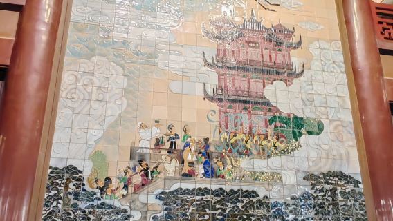 Couchsurfing - Torre de la Grulla Amarilla, Callejón Hubu, Ferry del Río Yangtsé, Museo de la Aduana de Jianghan: Tour relajado por Wuhan