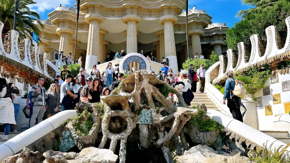 西班牙巴塞隆納【高迪奇跡經典遊】桂爾公園+聖家族大教堂+巴特羅之家