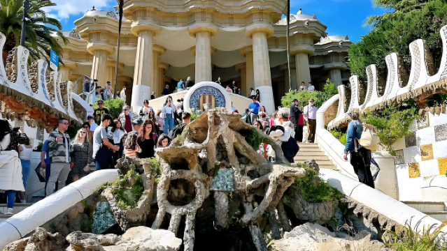 西班牙巴塞隆納【高迪奇跡經典遊】桂爾公園+聖家族大教堂+巴特羅之家