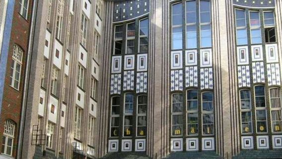 Berlin: Hidden Backyards Guided Walking Tour