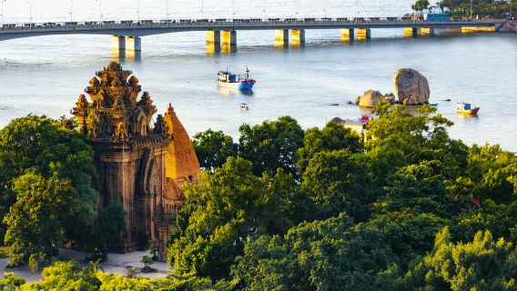 Esplora l'architettura e la cultura della città di Nha Trang