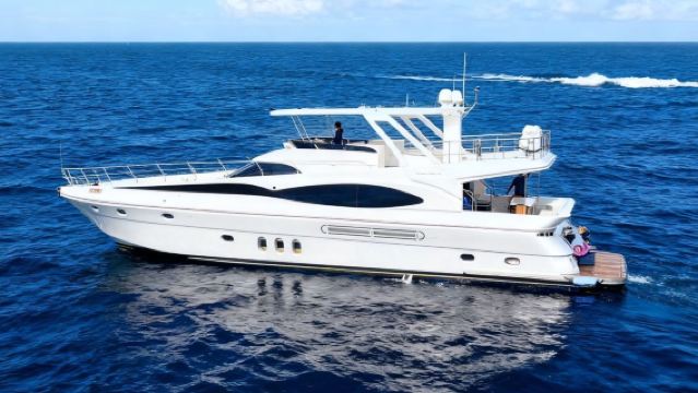 【香港遊艇租賃】香港70呎西式豪華遊艇包船夜遊維港出海海釣