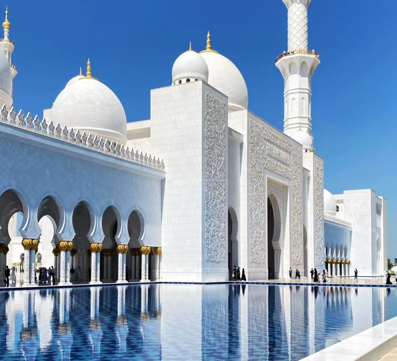 From Abu Dhabi: Sheikh Zayed Grand Mosque + Heritage Village + Ferrari World + Date Market Day Tour