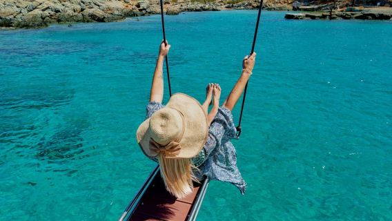 Dia Island Catamaran – Premium Lunch, Open Bar, Small Group