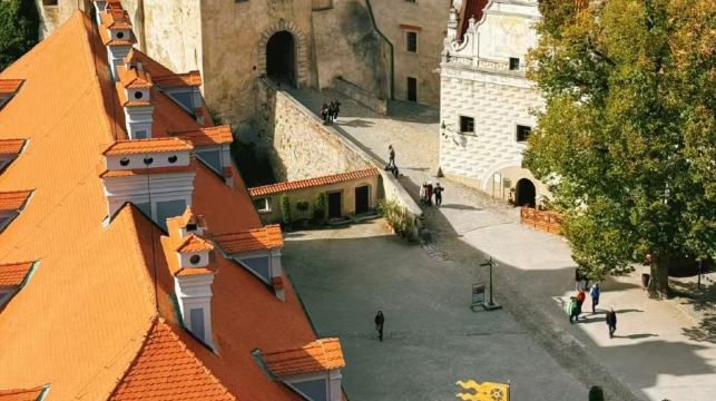 捷克CK小鎮【克姆魯洛夫城堡+聖維特教堂】中文包車一日遊