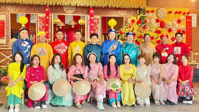 Noleggio dell'Ao Dai tradizionale vietnamita a Nha Trang