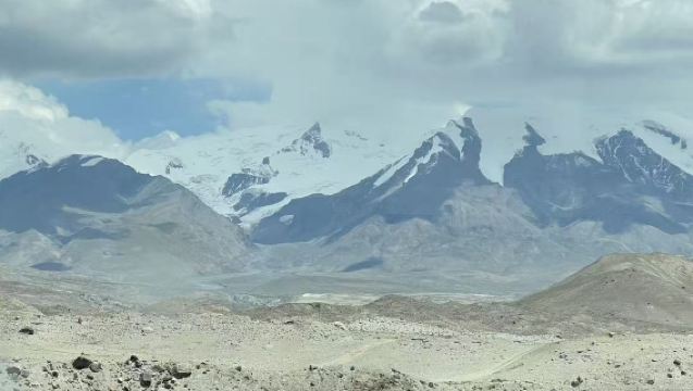 Xinjiang, China: 1-Day Tour to White Sand Lake & Karakul Lake Scenic Area [Round-trip from Kashgar] | Customizable