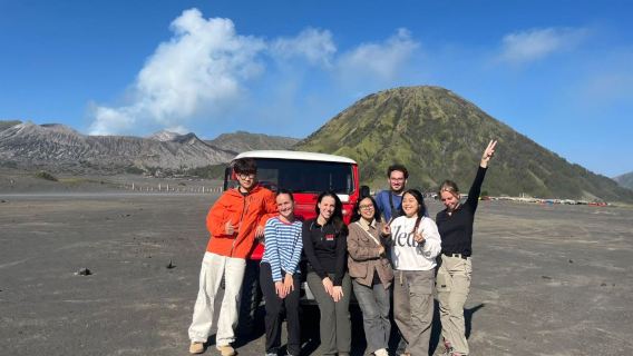 Tour nocturno al Bromo y escapada a la cascada Madakaripura desde Malang
