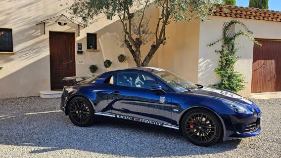 Speed baptism in an Alpine A110S on the Var circuit - 3 laps